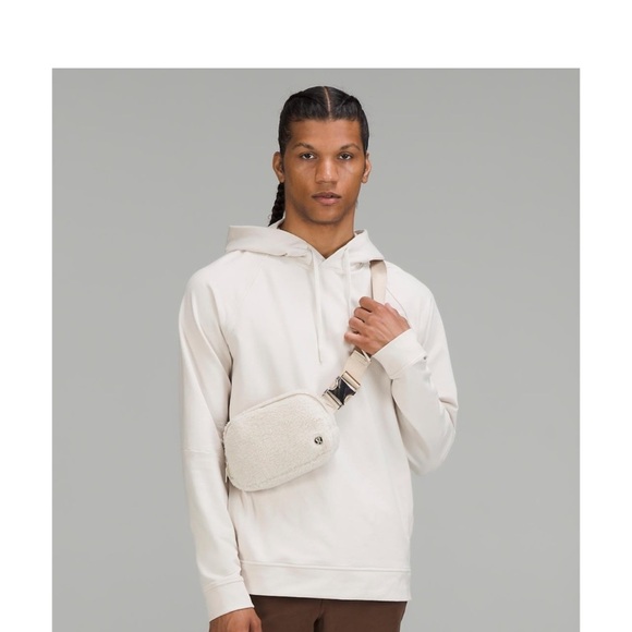 Lululemon Sherpa belt bag sold out - Picture 6 of 6